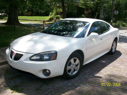 2008 pontiac grand prix white, 87,000+ miles, loaded