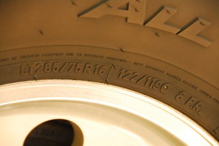 1999 GMC Yukon Denali 4WD - extra set wheels and tires included, image 5