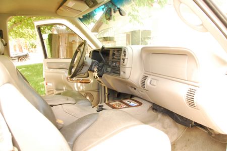 1999 GMC Yukon Denali 4WD - extra set wheels and tires included, image 11