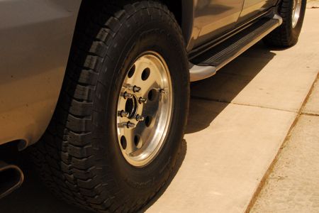 1999 GMC Yukon Denali 4WD - extra set wheels and tires included, image 17