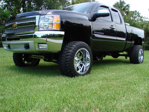 Lifted 4x4 chevy 20x12 fuels 1  florida owner clean carfax only 13k miles  warr.