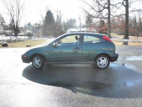 2000 ford focus zx3 hatchback 3-door 4 cylinder green, clean no reserve!