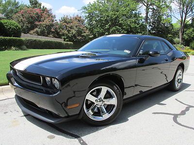 2013 challenger sxt **like new** rally racing stripes chrome 18" wheels