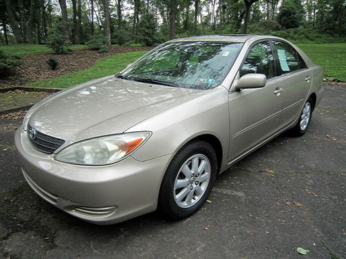 No reserve 2002 toyota camry xle sedan 4-door 3.0l..one owner car