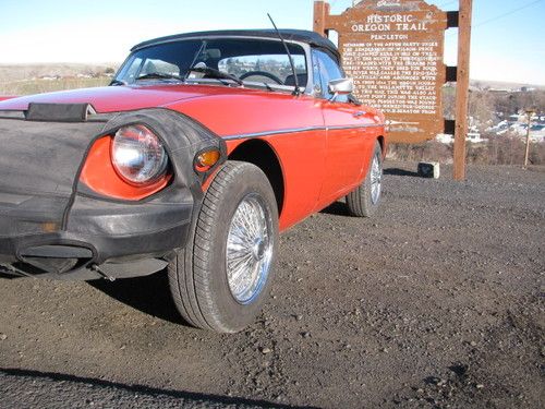 1977 MG MGB convertible, image 2