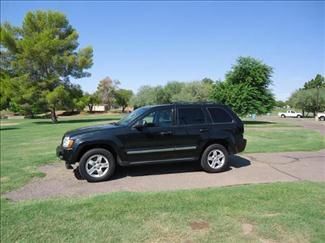 2005 jeep cherokee -- black -- leather interior - low miles  excellent condition