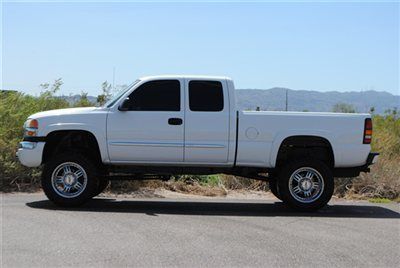 Lifted 2004 gmc sierra 2500 6.0l 4x4 ext cab...lifted gmc sierra 2500 sle..