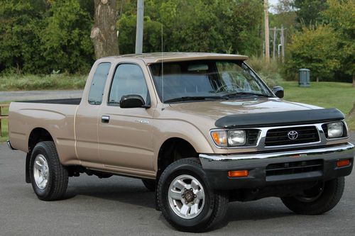 1996 toyota tacoma xtracab 4x4 2.7l 5-spd a/c 1-owner clean carfax mint only 93k