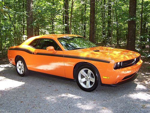 2012 dodge challenger with new car smell and warranty...beautiful!