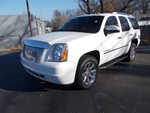 2008 gmc yukon denali sport utility 4-door 6.2l mint 48k dvd back up cam loaded