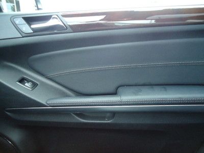 Black on Black Navigation Rear Entertainment Moonroof Must sell We Finance, image 44
