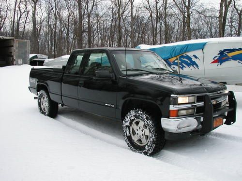 1997 chevy no rust 122k miles k1500 4x4 ext.cab short bed snow vehicle look rare