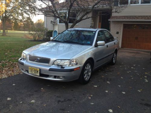 2001 volvo s40 base sedan 4-door 1.9l