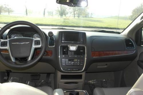2013 chrysler town country black brown leather 17500 miles rear camera dvd