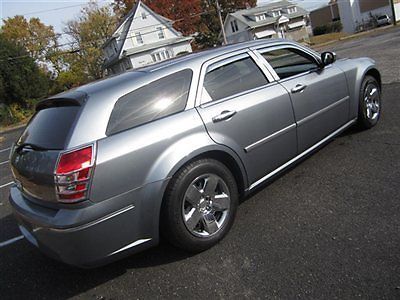 Super sharp (( chrome trim...pwr options..v6..cd)) no reserve