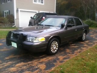 2005 ford crown victoria police interceptor sedan 4-door 4.6l