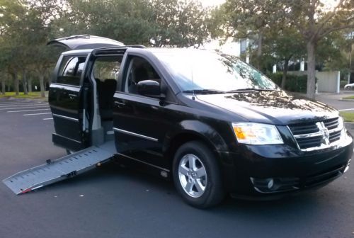 2010 dodge grand caravan sxt handicap wheelchair very nice