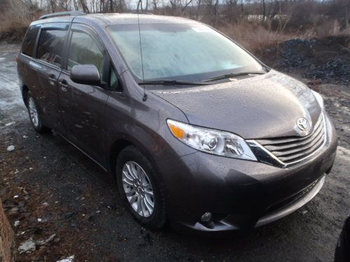 2012 toyota sienna xle salvage title