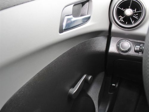 1.8L I4 Automatic LS Keyless Entry OnStar SiriusXM Power Equipment Alloy Wheels, image 20