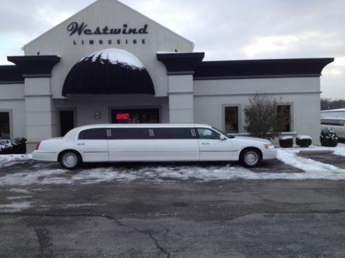 LIMO LIMOUSINE LINCOLN TOWN CAR FORD WHITE 2000 Excellent condition STRETCH RARE, US $8,000.00, image 2