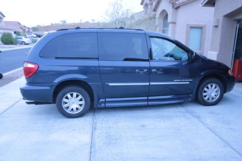 2007 braun handicap ramp van low miles 2007 chysler town and country