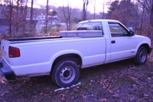 2001 chevrolet s10 base standard cab pickup 2-door 4.3l