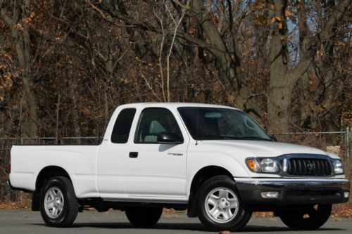 2004 toyota tacoma xtracab sr5 2.4l auto a/c 25mpg clean carfax mint only 61k!