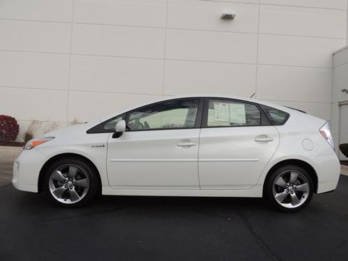 Three hybrid-electric certified hatchback 1.8l cd hdd navigation system