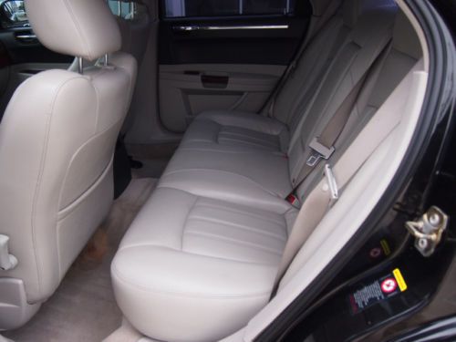 5.7L Power Door Locks Power Windows Power Driver's Seat Power Passenger Seat, image 6