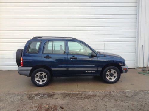2002 chevrolet tracker base sport utility 4-door 2.0l