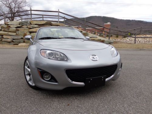 Grand touring, 2.0l automatic,  leather, local trade, clean carfax, low miles