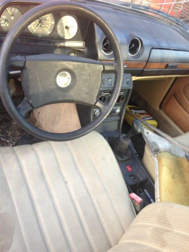 Mercedes benz 300D Manual Transmission, image 4