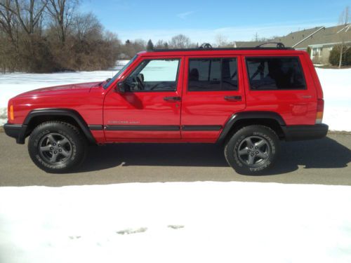 1998 jeep cherokee sport 4x4, 4.0l,4-door, only 94,000 actual miles! super clean