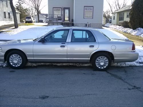 2003 ford crown victoria base sedan 4-door 4.6l