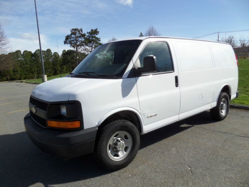 2006 chevrolet express 2500 cargo van with low mileage, like new condition