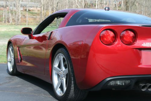 Beautiful 2005 maroon/red corvette