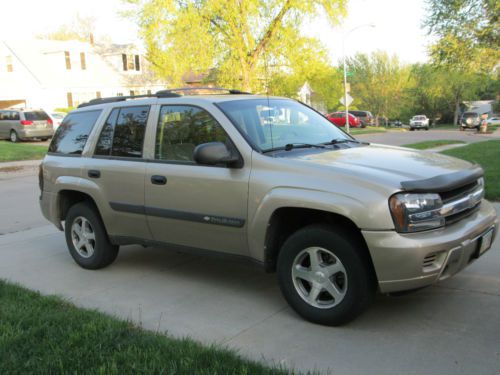 2004 chev trailblazer 4x4 gold clean interior/exterior/maintanence record