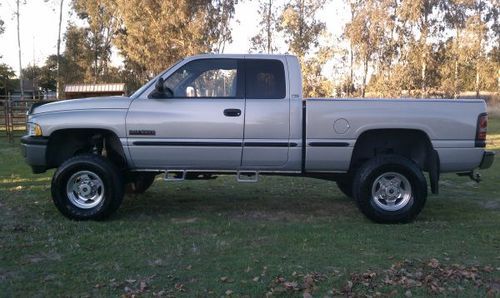 1999 dodge ram 2500 base extended cab pickup 4-door 5.9l diesel...no reserve!