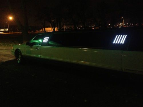 1997 Lincoln Town Car Executive Limousine 4-Door 4.6L, image 2