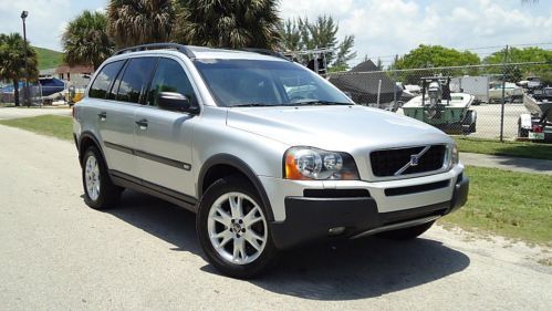 2004 volvo xc90 t6 awd , moonroof , cd, heat seats 3 row , warrantee