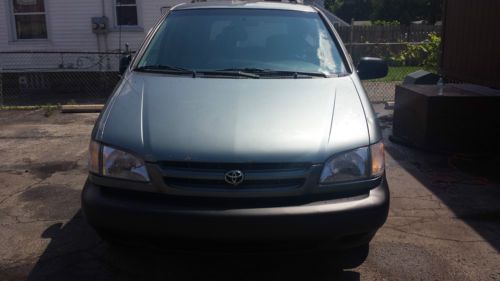 I have a very clean 1998 toyota siena le with ****no reserve****