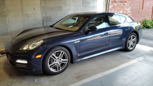 Like new, stunning midnight blue and tan panamera 4 platinum edition