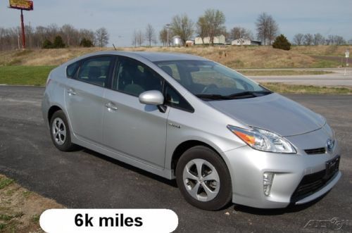 2012 toyota prius hybrid 4cyl hatchback sedan 6k miles like new warranty mpg $