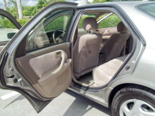 98 Camary Perfect Condition New Tires Cassette and C D Looks and Runs Like New, image 13