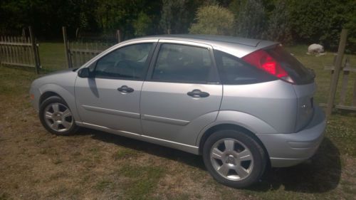 2007 ford focus ses hatchback 5-door 2.0l