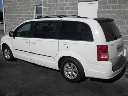 2010 chrysler town & country touring