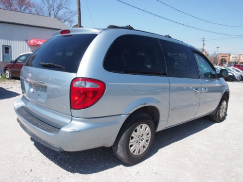 2005 chrysler town & country lx