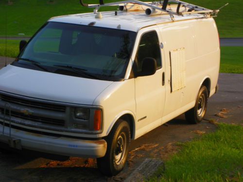 2001 chevrolet express 2500 base standard cargo van 3-door 5.7l