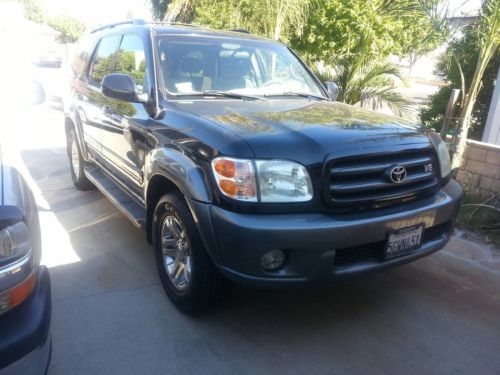 Toyota sequoia 2004 sr5 very low miles