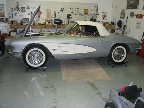 1961 chevrolet corvette convertable